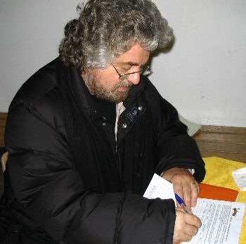 Beppe Grillo sottoscrive la nostra petizione